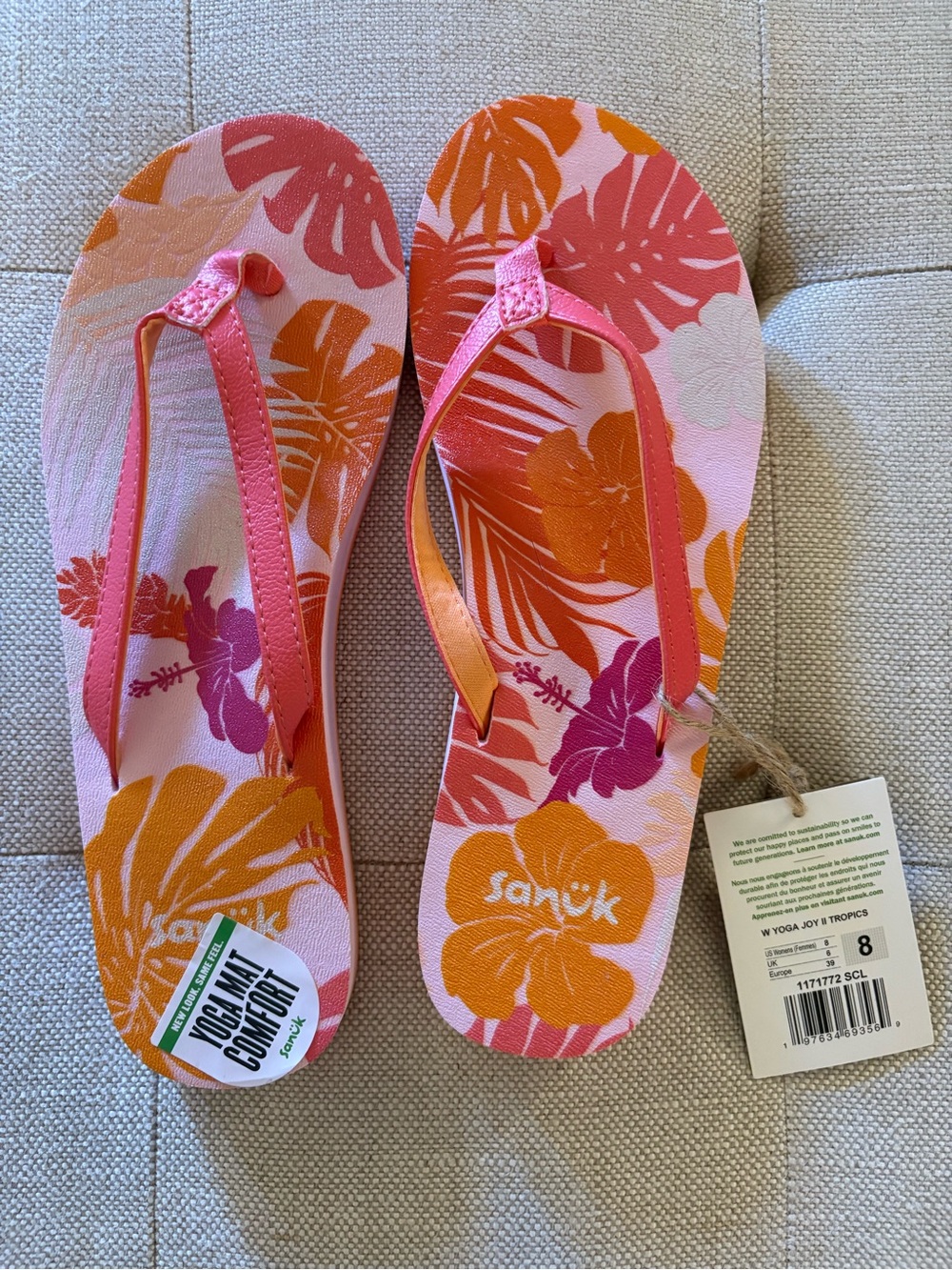 NWT Women’s Sanuk Yoga tropical sandals size 8